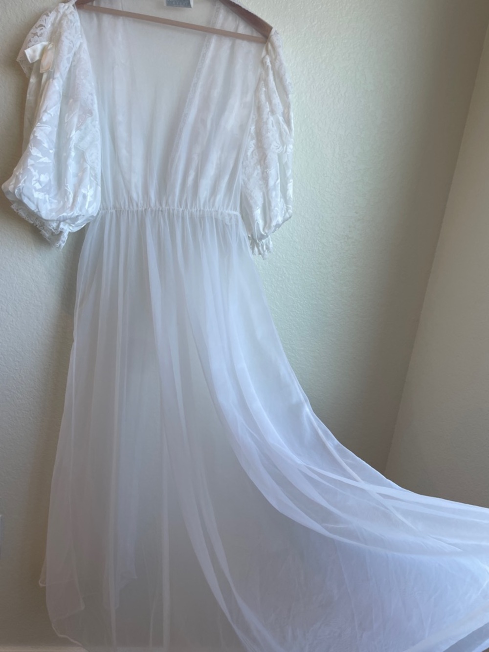 Val Mode Lingerie White Lace-Trim Peignoir • Large - Picture 14 of 14